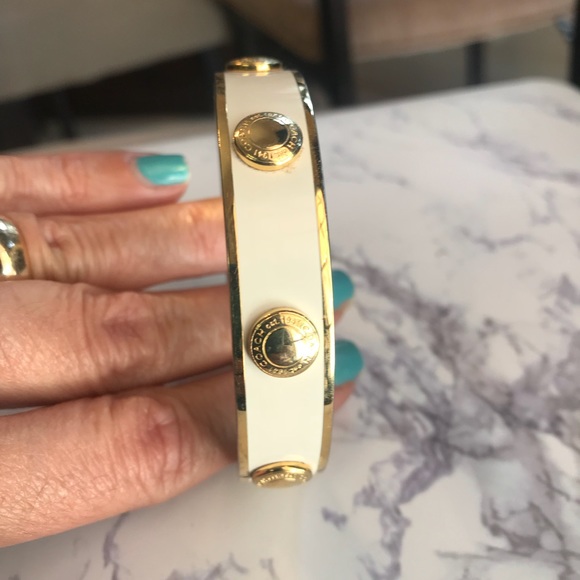 Coach bracelet bangle in cream and gold medallions - Picture 2 of 4